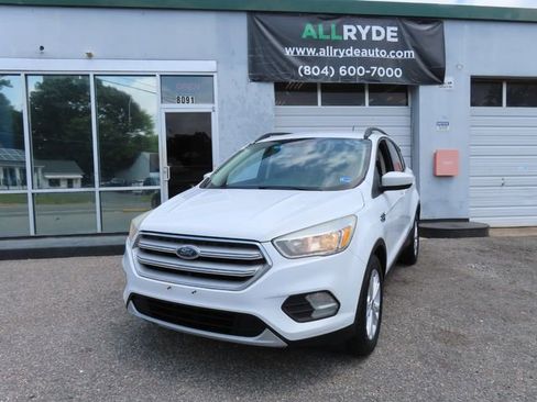 Used 2018 Ford Escape SE w/ SE Sync 3 Package FWD image 2