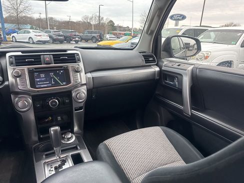 Used 2016 Toyota 4Runner SR5 image 10