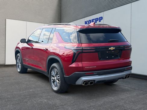 Used 2024 Chevrolet Traverse LT w/ Enhanced Driving Package FWD image 3