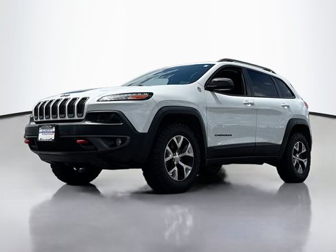 Used 2017 Jeep Cherokee Trailhawk AWD/4WD image 13