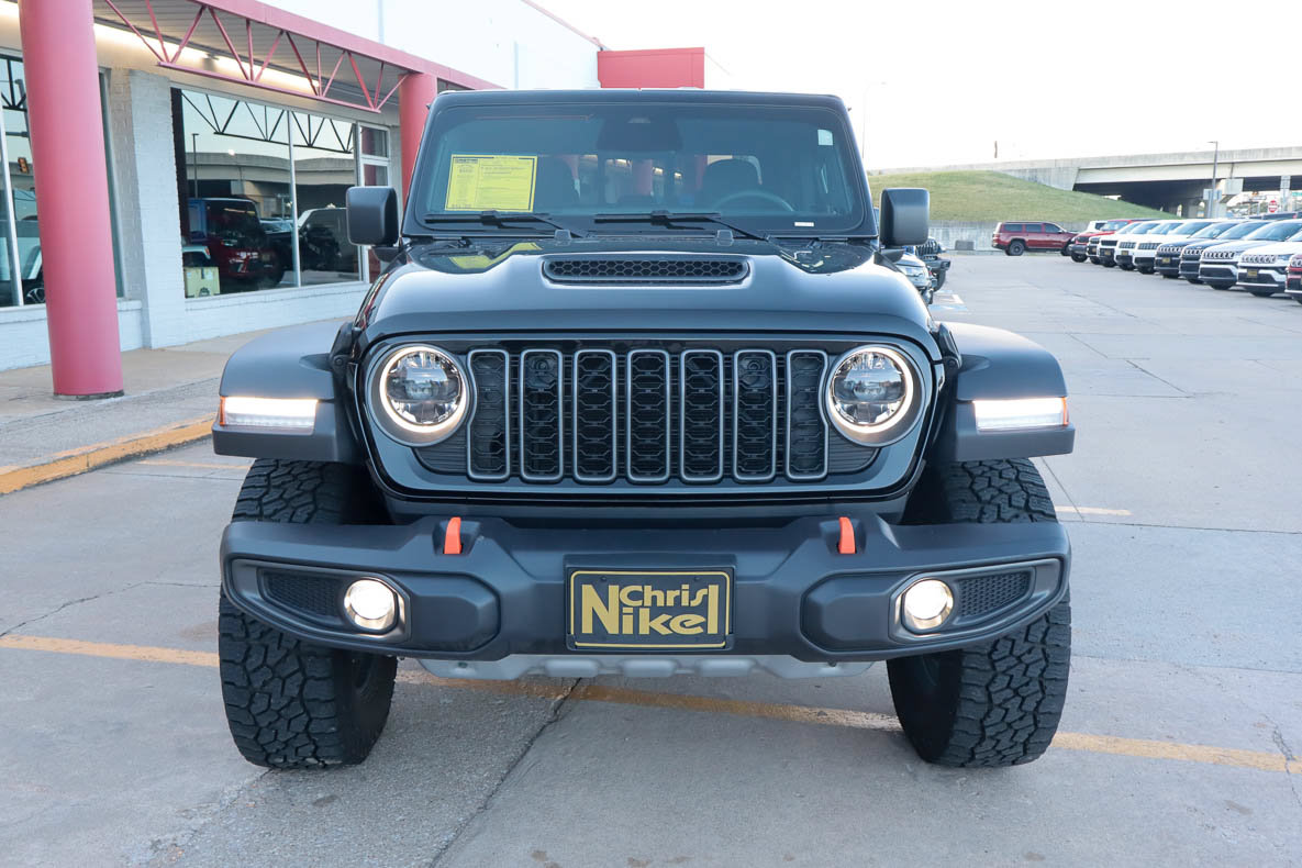 Used 2026 Jeep Gladiator Mojave AWD/4WD image 3
