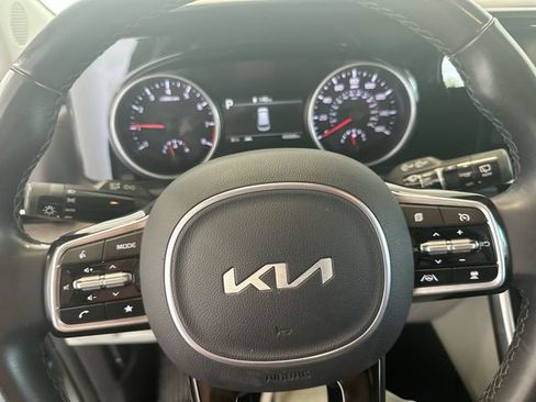 Certified 2024 Kia Carnival EX FWD image 12