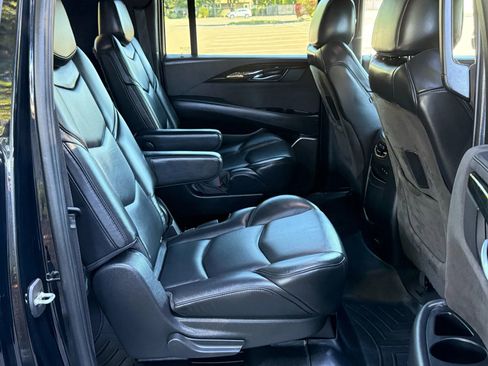 Used 2020 Cadillac Escalade ESV Platinum image 26