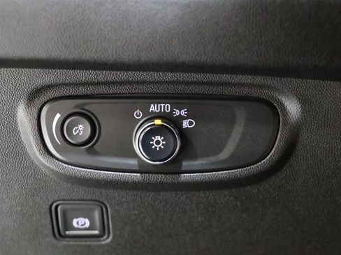 Used 2023 GMC Terrain SLE w/ Driver Convenience Package FWD image 18