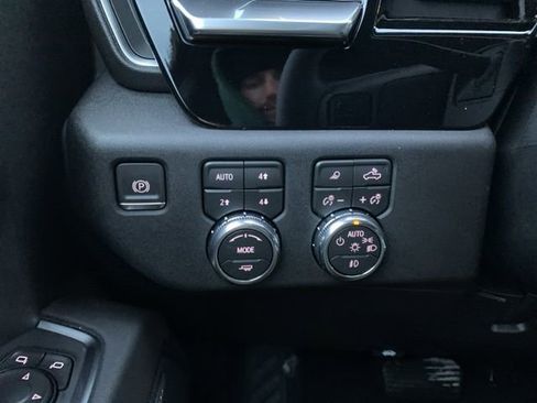 New 2026 GMC Sierra 2500 SLT w/ SLT Premium Package image 19