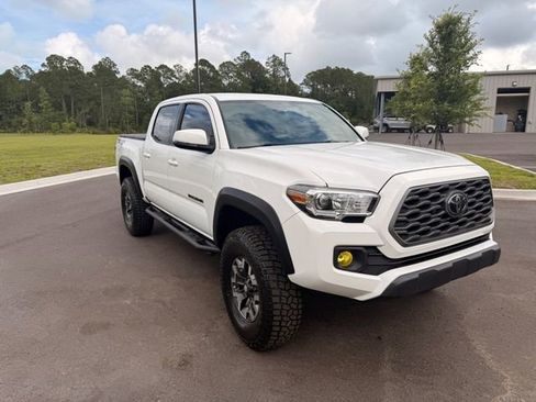 Used 2023 Toyota Tacoma TRD Off-Road w/ Technology Package AWD/4WD image 13