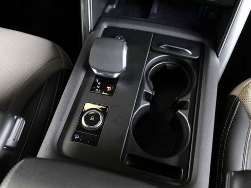Certified 2024 Land Rover Discovery Dynamic SE AWD/4WD image 15