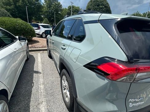 Used 2021 Toyota RAV4 XLE w/ Convenience Package AWD/4WD image 20