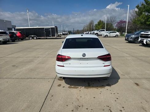 Used 2018 Volkswagen Passat 2.0T SEL Premium image 6