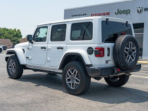 Certified 2025 Jeep Wrangler Unlimited Sahara AWD/4WD image 3