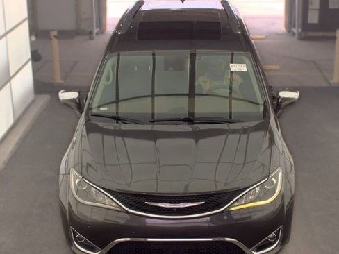 Used 2017 Chrysler Pacifica Limited FWD image 19