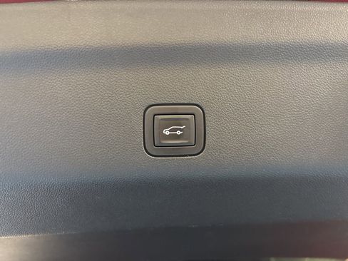 Certified 2021 Chevrolet Suburban Premier w/ Premium Package image 10