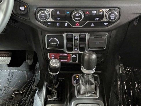 Used 2024 Jeep Wrangler Unlimited Sport AWD/4WD image 19