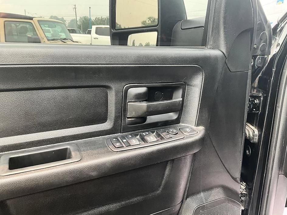 Used 2024 RAM 3500 Tradesman w/ Chrome Appearance Group AWD/4WD image 12