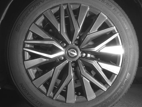 Used 2025 Nissan Altima 2.5 SV image 14