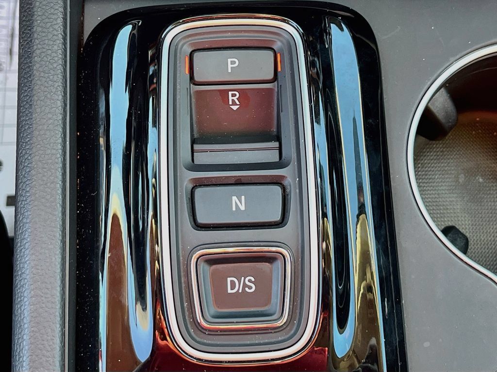 Used 2025 Honda Pilot Touring image 17