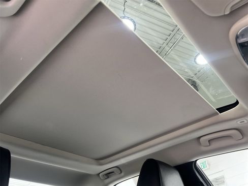 Used 2017 Chrysler 300 C image 22