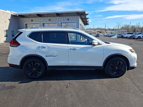 Used 2018 Nissan Rogue SV w/ Premium Package image 7