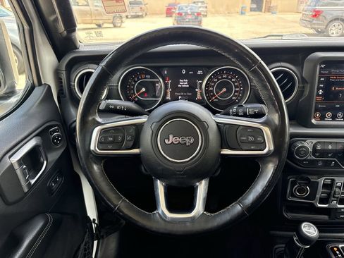 Used 2018 Jeep Wrangler Unlimited Sahara AWD/4WD image 14