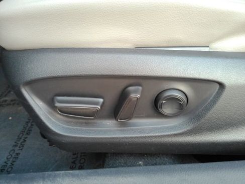 Used 2022 Toyota Camry SE image 15