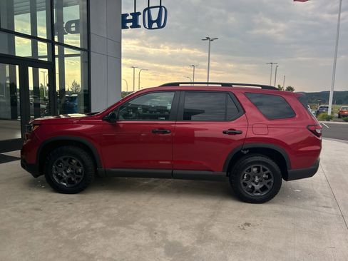 New 2025 Honda Pilot TrailSport image 8