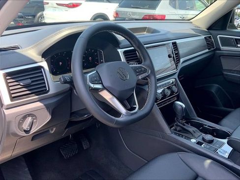 Used 2023 Volkswagen Atlas SE AWD/4WD image 4