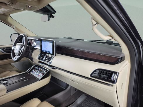 Used 2021 Lincoln Navigator L Reserve image 35