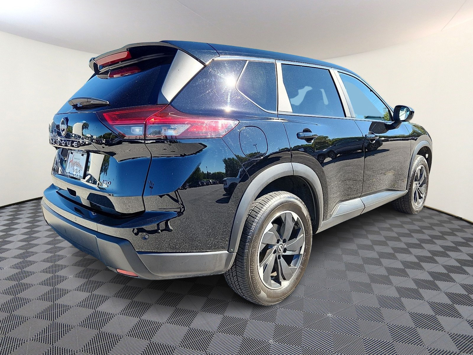 Used 2025 Nissan Rogue SV AWD/4WD image 6
