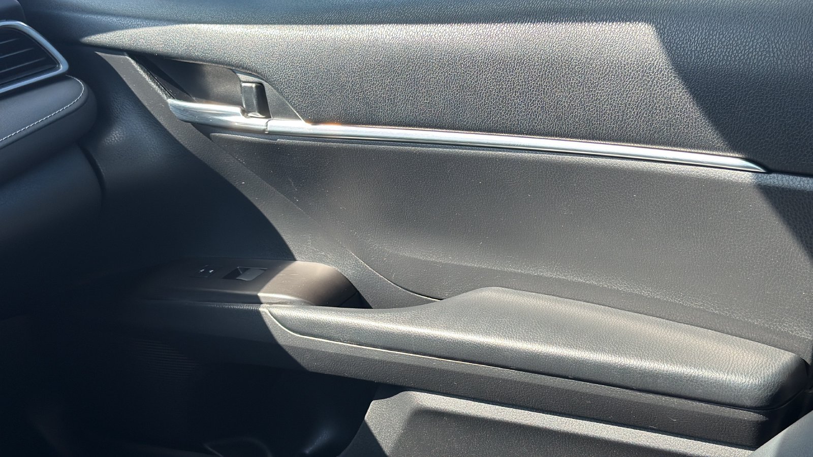 Used 2022 Toyota Camry SE w/ Carpet Mat Package (TMS) FWD image 23