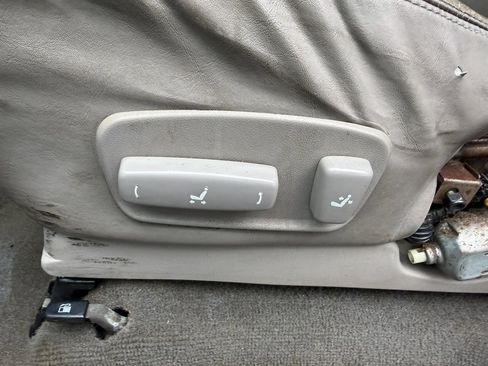 Used 2003 Toyota Sequoia SR5 image 9