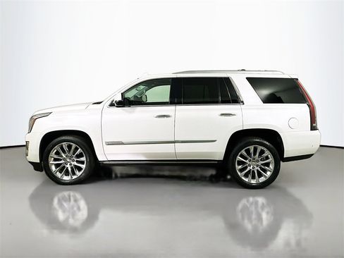 Used 2020 Cadillac Escalade Premium Luxury image 4