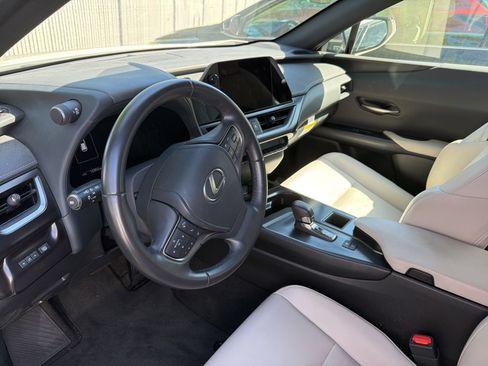Used 2025 Lexus UX 300h FWD w/ Accessory Package (Z2) image 9