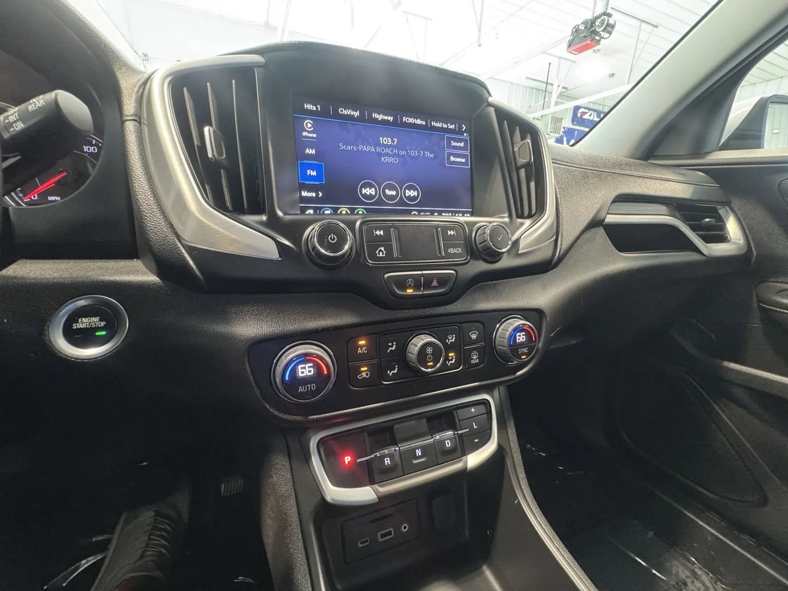 Used 2024 GMC Terrain SLT AWD/4WD image 32