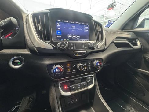 Used 2024 GMC Terrain SLT AWD/4WD image 32