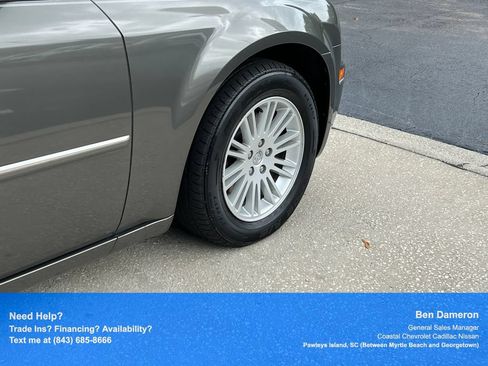 Used 2010 Chrysler 300 Touring RWD image 23