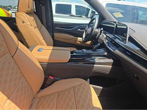 Used 2024 Cadillac Escalade ESV Sport w/ LPO, ONYX Package AWD/4WD image 7