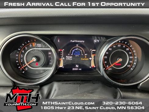 Used 2022 Jeep Wrangler Unlimited Rubicon w/ Cold Weather Group AWD/4WD image 13