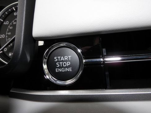 New 2025 Mitsubishi Outlander SE image 25