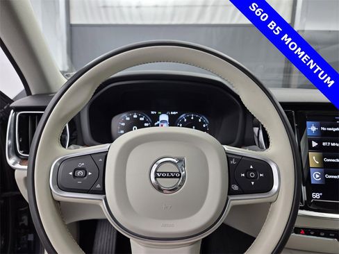 Used 2022 Volvo S60 B5 Momentum image 23