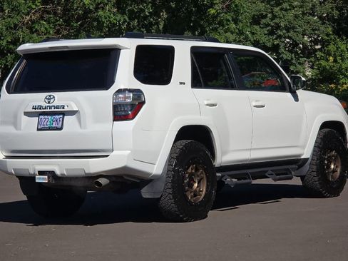 Used 2019 Toyota 4Runner SR5 AWD/4WD image 2