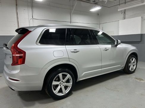 Used 2021 Volvo XC90 T5 Momentum image 3