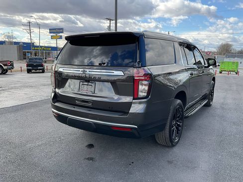 Used 2021 Chevrolet Suburban LT w/ LT Signature Package image 5