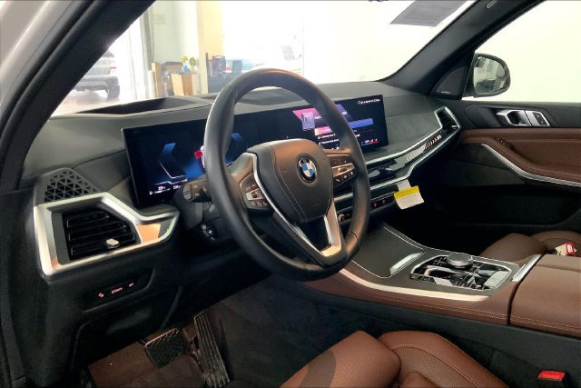 Used 2024 BMW X5 xDrive40i w/ Premium Package AWD/4WD image 7