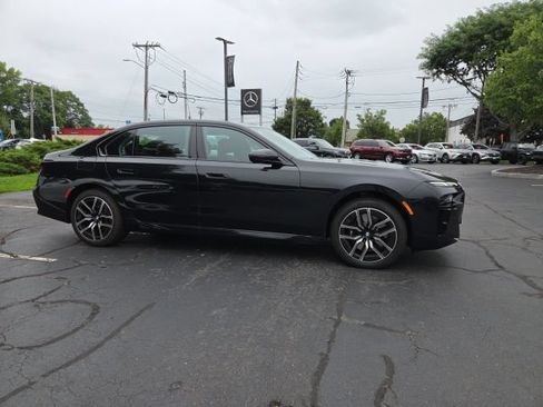Used 2024 BMW 740i xDrive w/ M Sport Professional Package AWD/4WD image 2