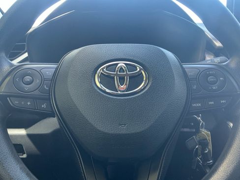 Used 2021 Toyota RAV4 LE w/ Carpet Mat Package (TMS) FWD image 31