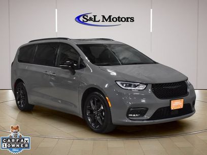 Certified 2025 Chrysler Pacifica Limited