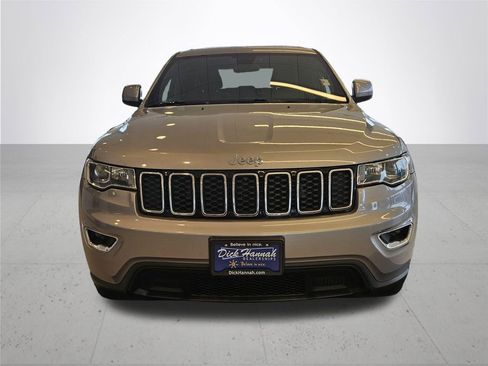Used 2018 Jeep Grand Cherokee Laredo AWD/4WD image 3