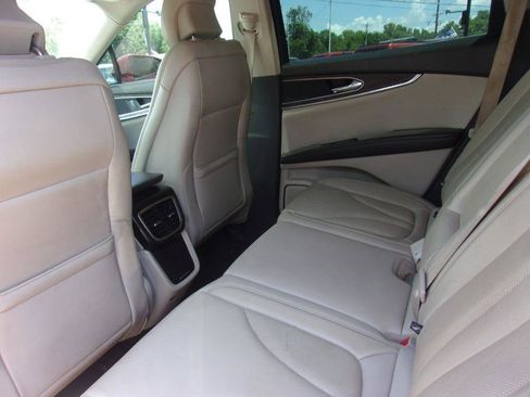 Used 2019 Lincoln Nautilus Select image 7