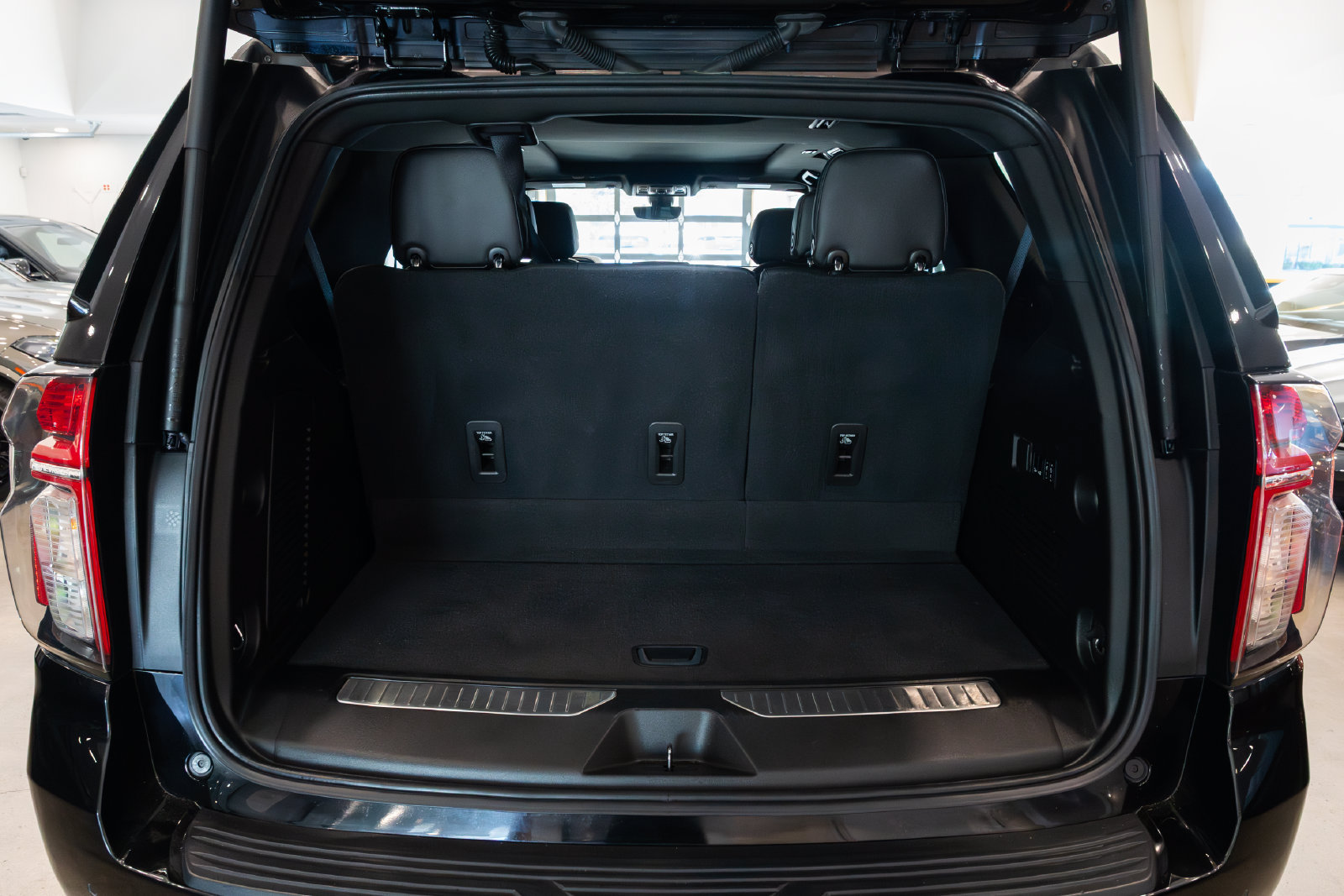 Used 2021 Chevrolet Tahoe High Country w/ Premium Package AWD/4WD image 8