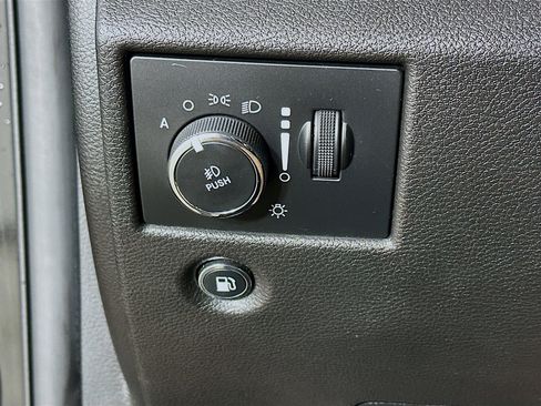 Used 2018 Jeep Grand Cherokee High Altitude RWD image 17